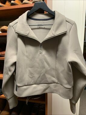 Women’s UNRLsweatshirt